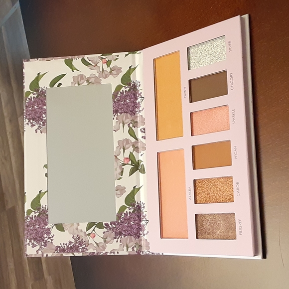 Sakura + sage vegan eyeshadow and blush palette never used - Picture 2 of 5